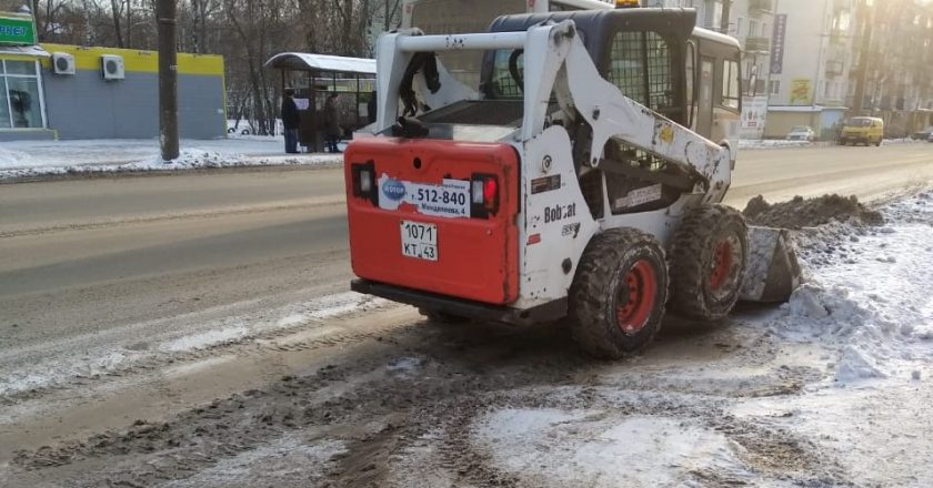 Кировским коммунальщикам указали на недостатки в уборке снега