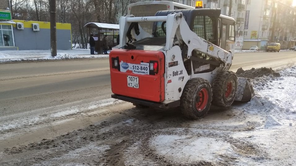 Кировским коммунальщикам указали на недостатки в уборке снега