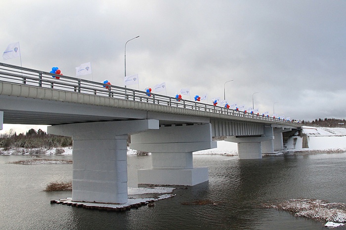 мост через реку Кама в Кировской области. фото правительства региона