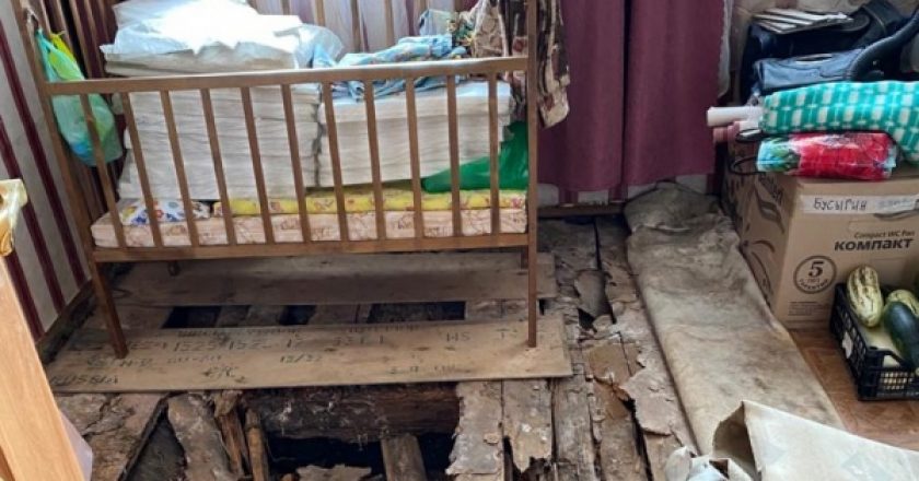 ОНФ обратился в прокуратуру Кировской области по поводу ремонта пола в муниципальном жилье Котельнича, где проживает инвалид
