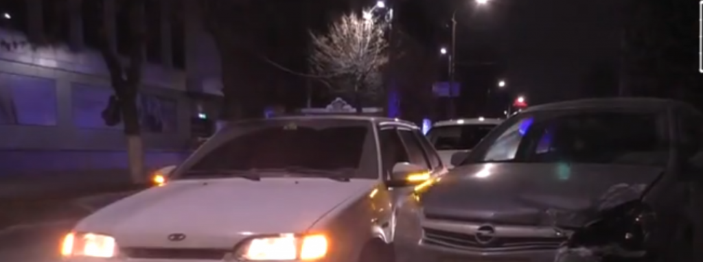 В центре Кирова пьяный сотрудник полиции устроил ДТП с участием четырех автомобилей