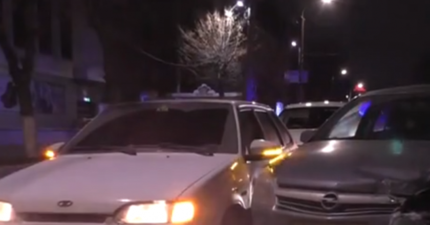 В центре Кирова пьяный сотрудник полиции устроил ДТП с участием четырех автомобилей
