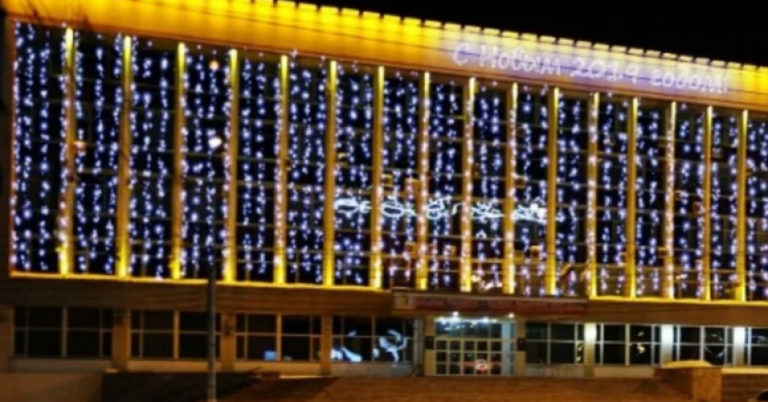 На новогоднее оформление здания кировской мэрии потратят 2,2 млн рублей