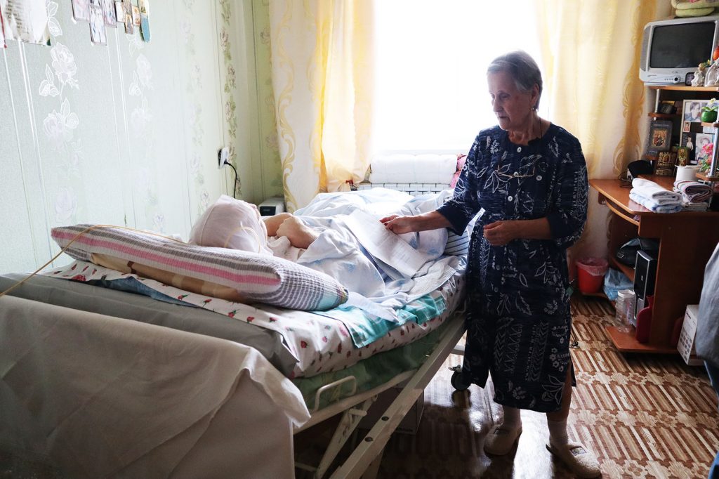 Кировские активисты ОНФ обратились в региональный минздрав с просьбой не лишать неизлечимого пациента бесплатного зондового питания