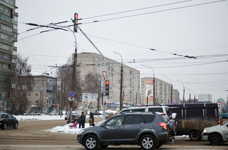 Установка новых светофоров в Кирове идёт с нарушением сроков