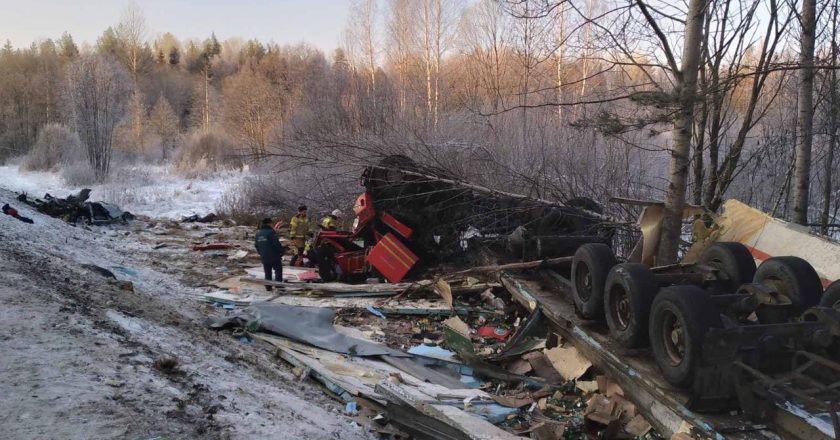 В ДТП с фурой в Кировской области погибли три человека