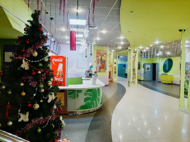 В Кирове открылся новый кинотеатр КиноJam. Он начал работу в субботу, 19 декабря, в торгово-развлекательном центре "Jam Mолл" на 4 этаже.. Там ранее располагается "Киномакс".