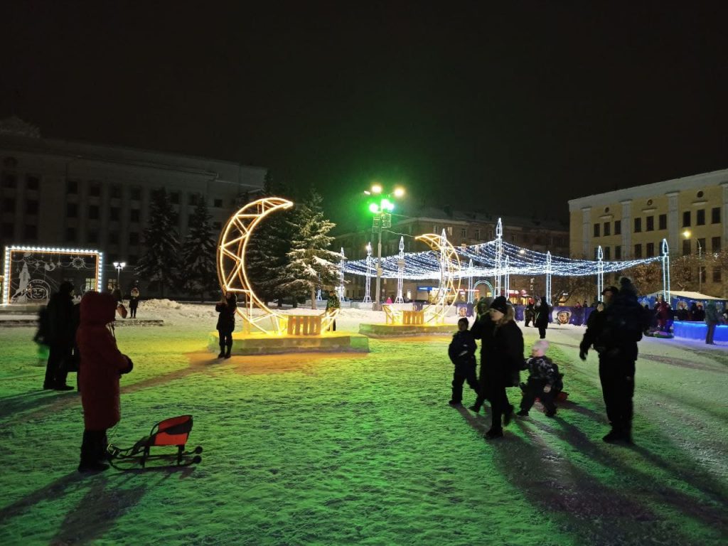 Новогоднее оформление центральной площади Кирова не понравилось жителям