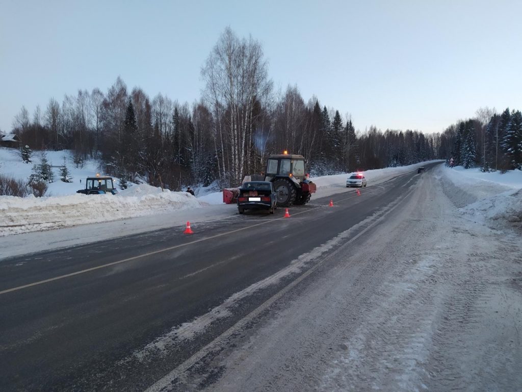 Дорожная авария случилась в 15 часов 30 минут в Сунском районе на 79-ом километре автодороги Киров – Малмыж – Вятские Поляны.