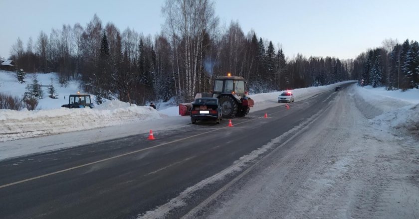 Дорожная авария случилась в 15 часов 30 минут в Сунском районе на 79-ом километре автодороги Киров – Малмыж – Вятские Поляны.