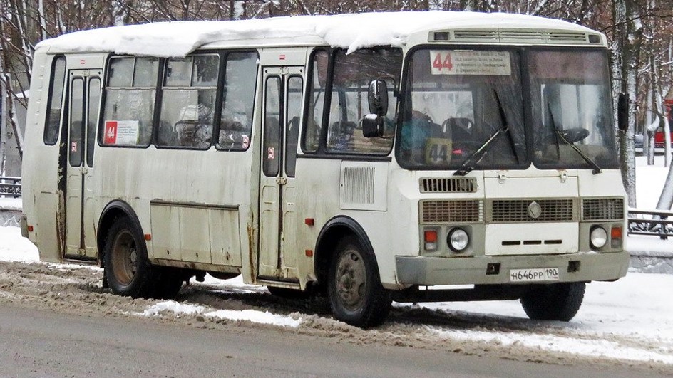 Маршрут 84 автобуса киров. Автобусы Киров. Автобус 44 Киров. Автобусы в Кирове номер 24. Картинки автобусов в Кирове красный цвет.