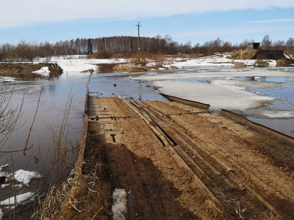 «Нарушено сообщение с тремя населёнными пунктами»: в Кикнурском районе затопило мост