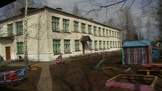 Жители поселка Ленинское: почему глава Шабалинского района не дает денег на ремонт детского сада?