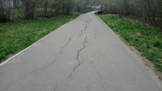 В Кирове ОНФ выявил множество дефектов на отремонтированных тротуарах