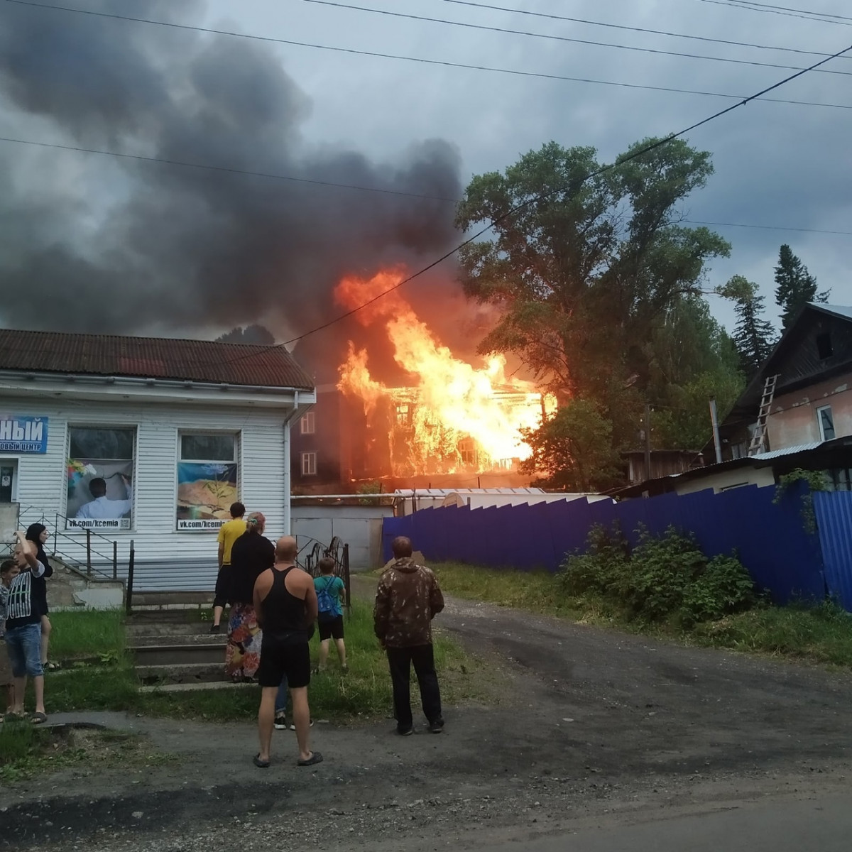 В Слободском пожар уничтожил деревянный жилой дом