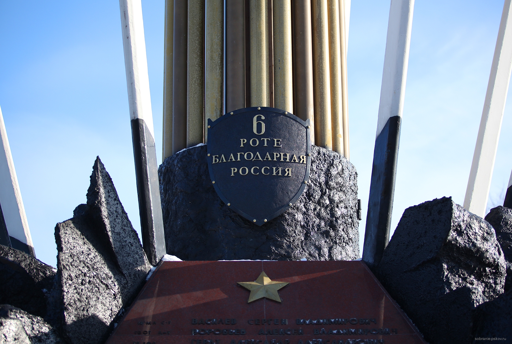 Памятник псковским десантникам 6-й роты